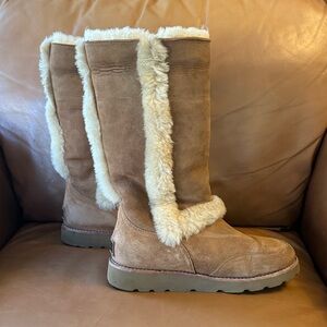 Ugg Australia Sundance Short II Revival Sheepskin Boot Sz 8 Chesnut